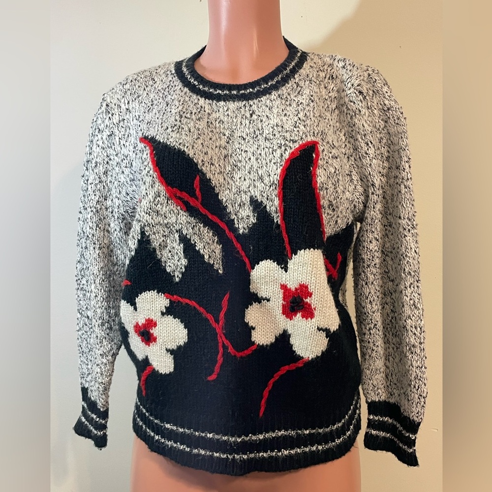 Bristol Court Black White Red Floral Sweater Women's Large‎ crew neck vintage